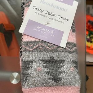 Brookstone Aloe Infused Cozy Cabin Socks
